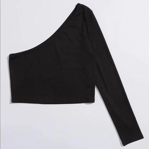 One shoulder long sleeve crop top.